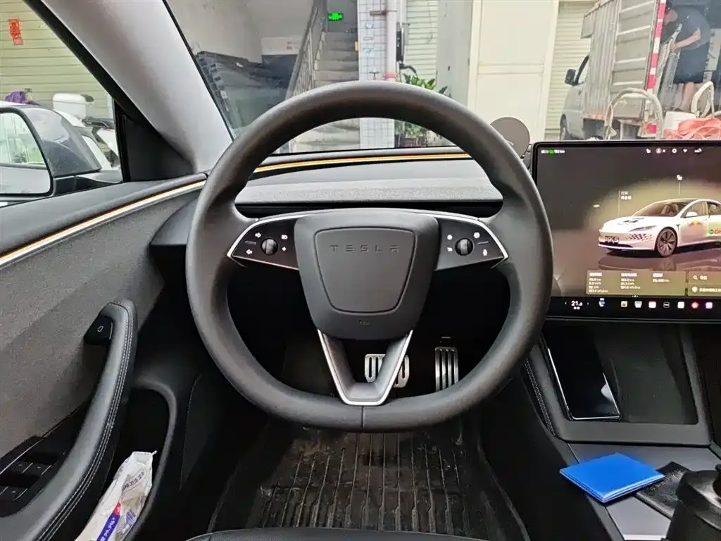 Tesla Model 3 — фото 7