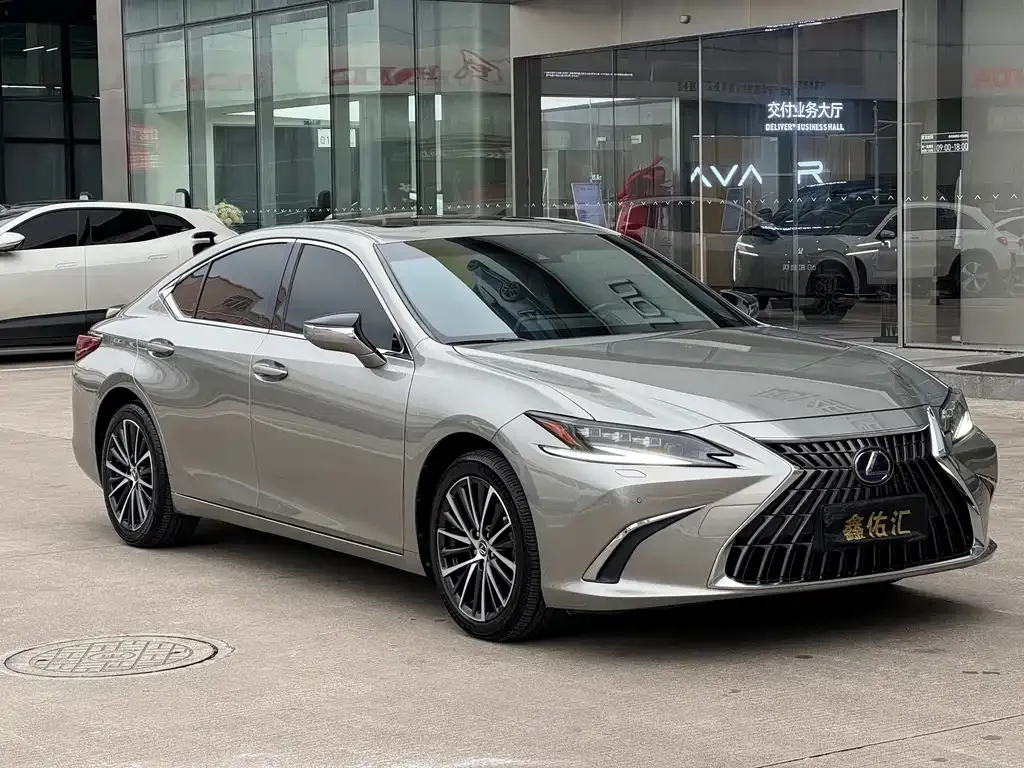 Lexus ES — фото 1