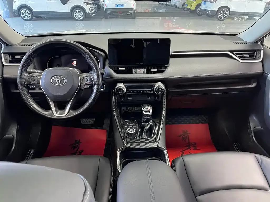 Toyota RAV4 — фото 8