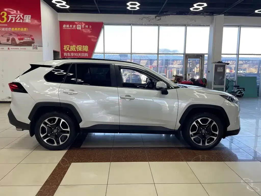 Toyota RAV4 — фото 2