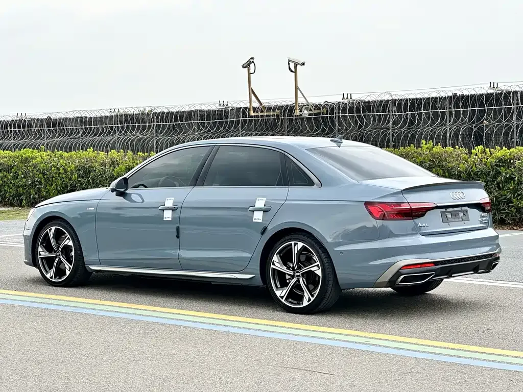 Audi A4L — фото 5