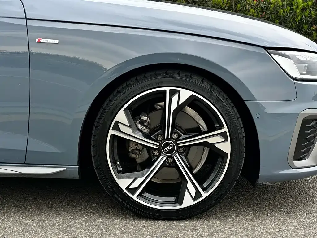 Audi A4L — фото 2