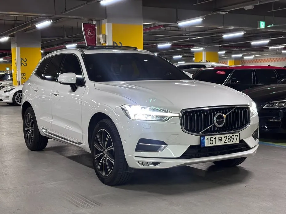 Volvo XC60 — фото 1