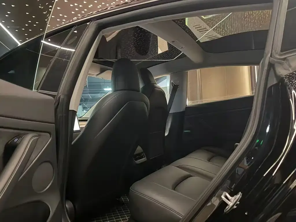 Tesla Model 3 — фото 10