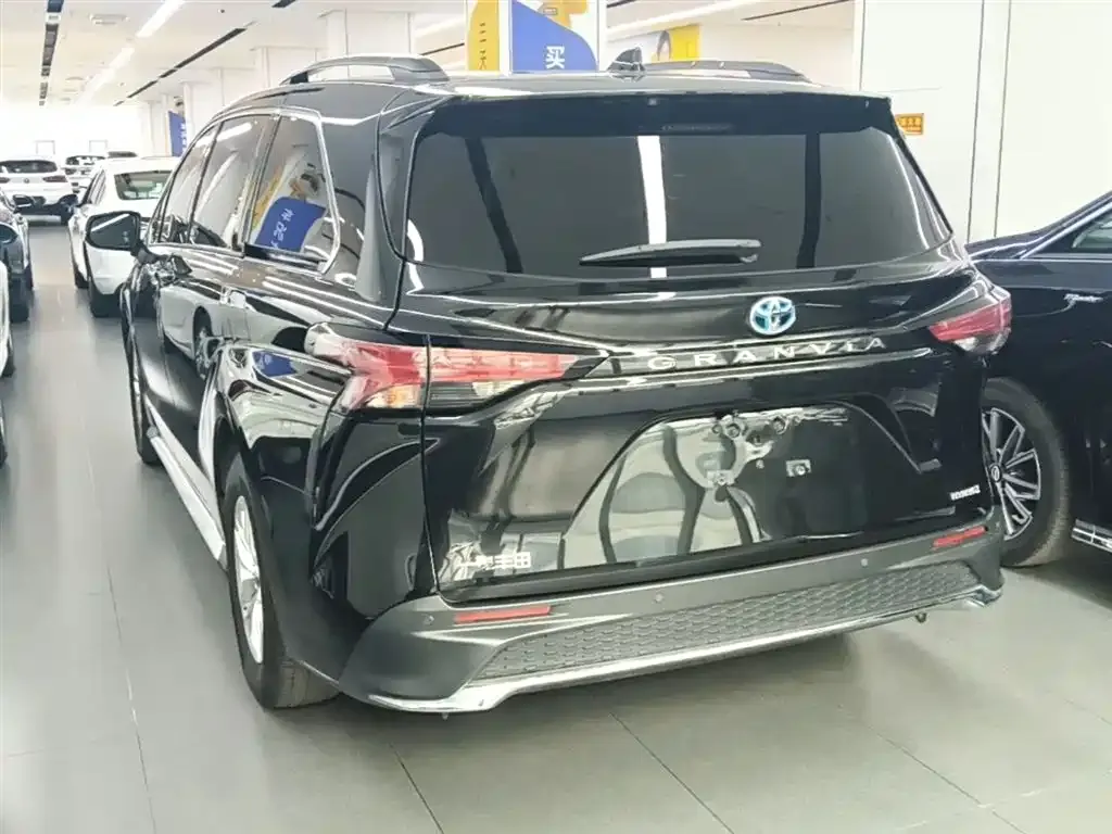 Toyota Granvia — фото 9