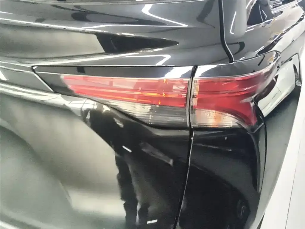 Toyota Granvia — фото 2