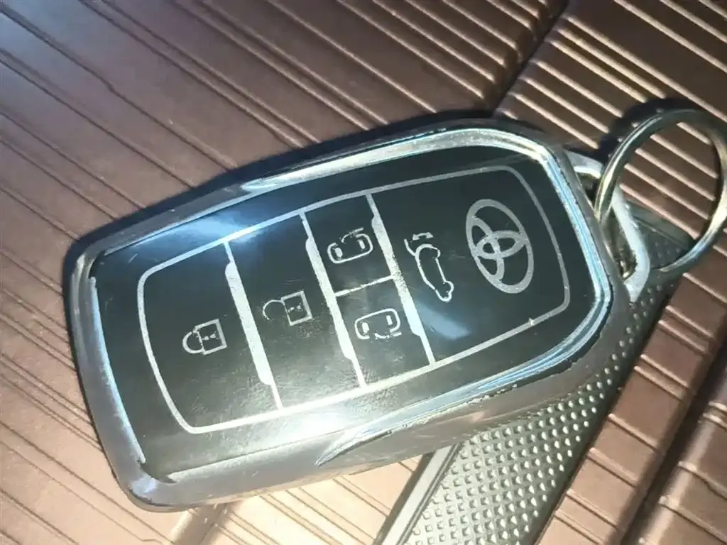 Toyota Granvia — фото 3