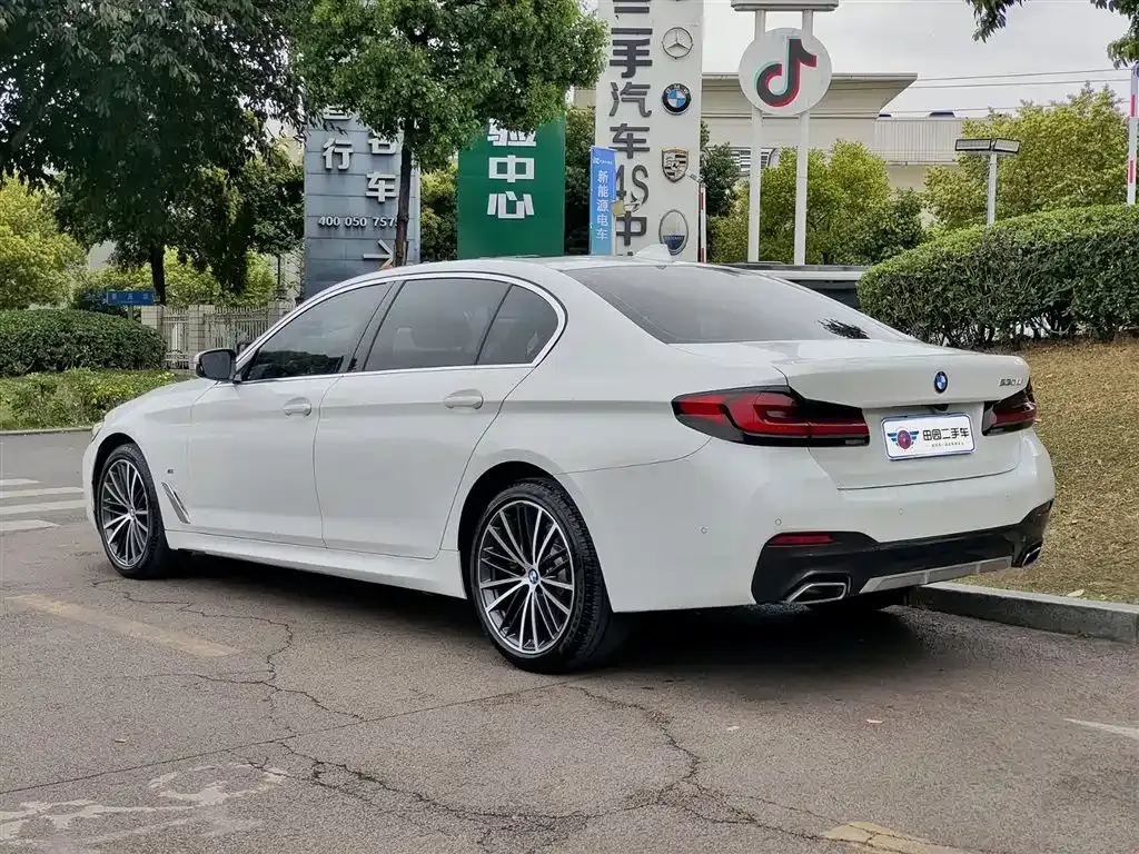BMW 5 Series — фото 10