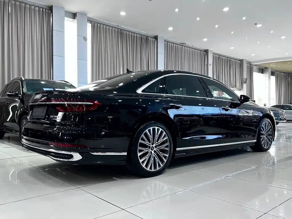 Audi A8 — фото 10