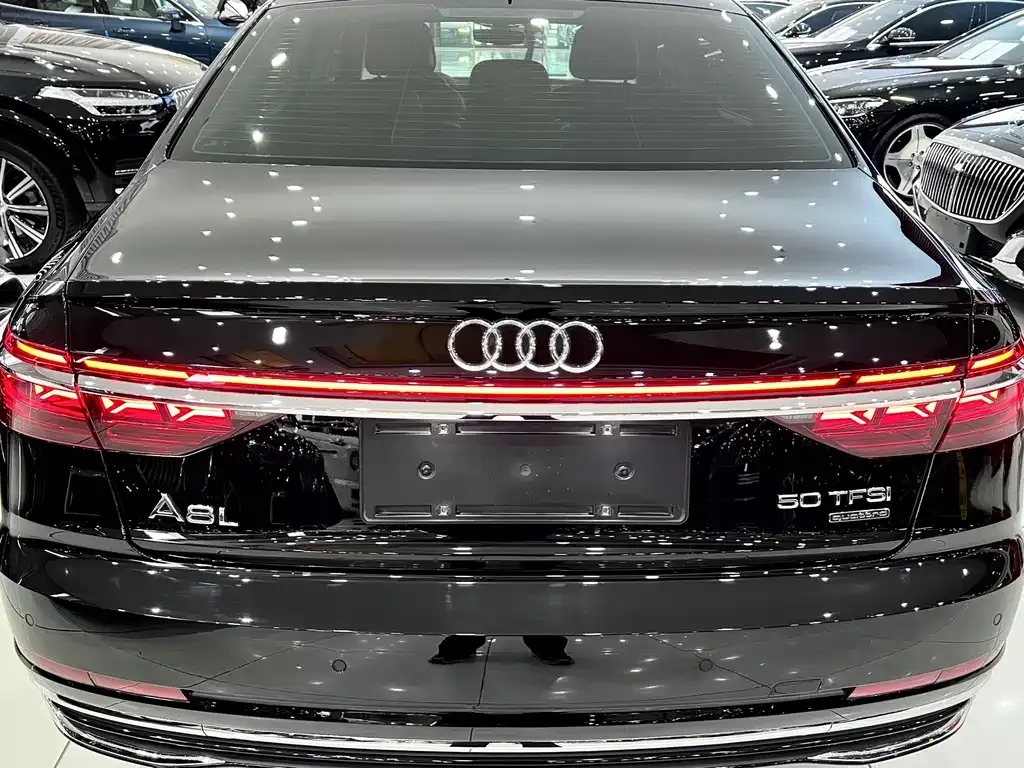 Audi A8 — фото 8