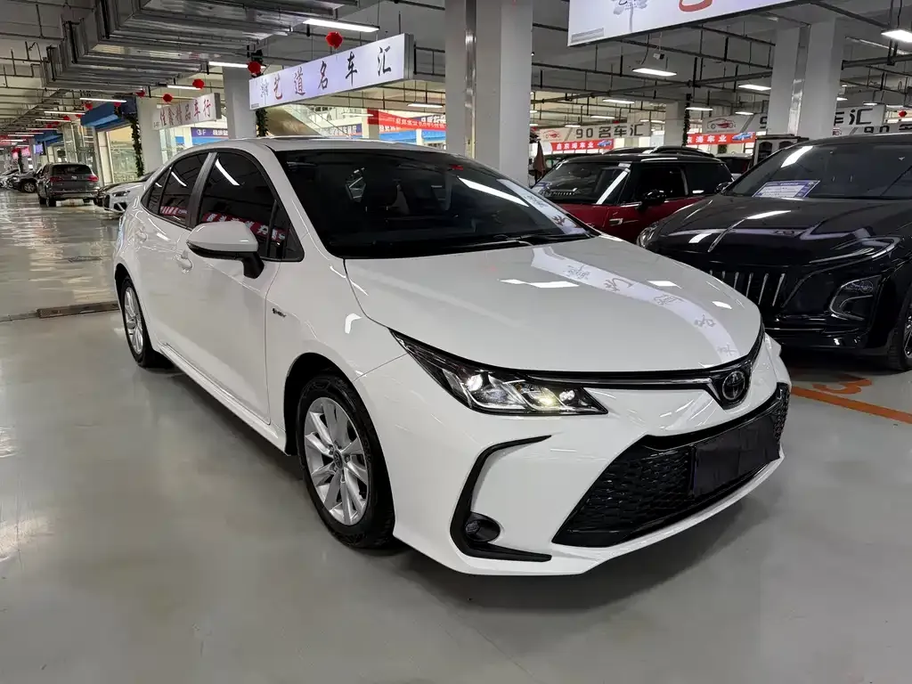 Toyota Corolla — фото 5