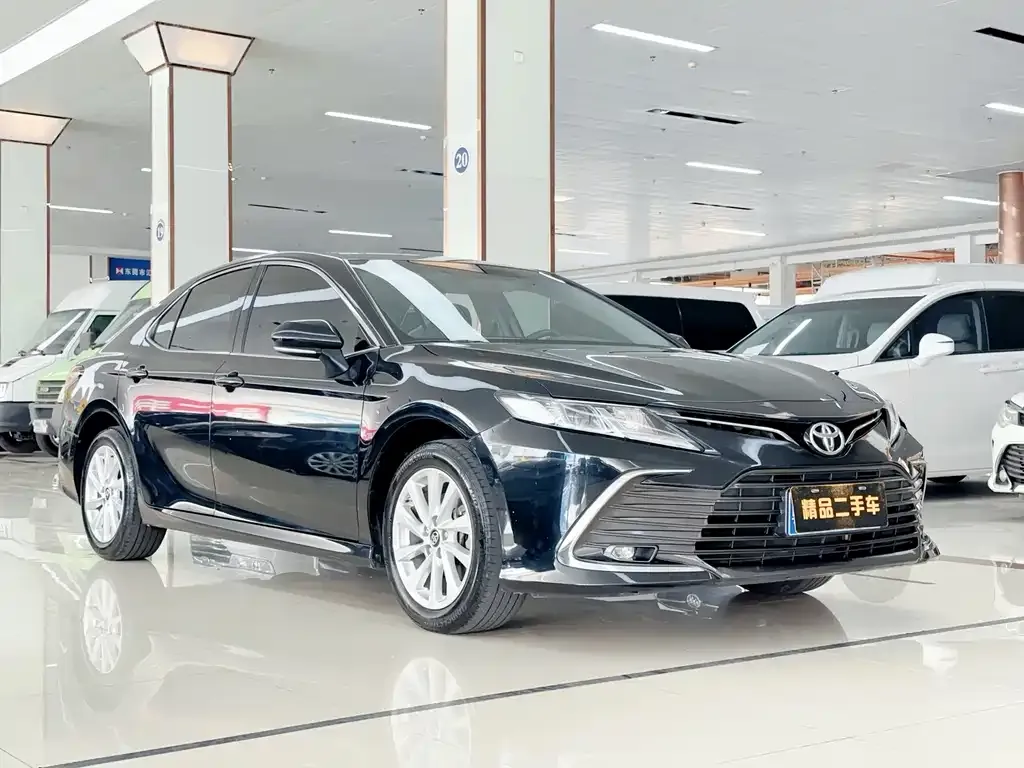 Toyota Camry — фото 10