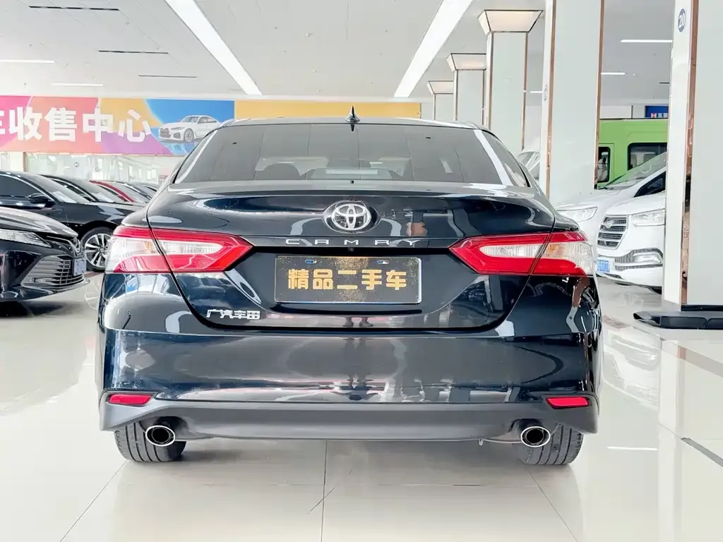 Toyota Camry — фото 4