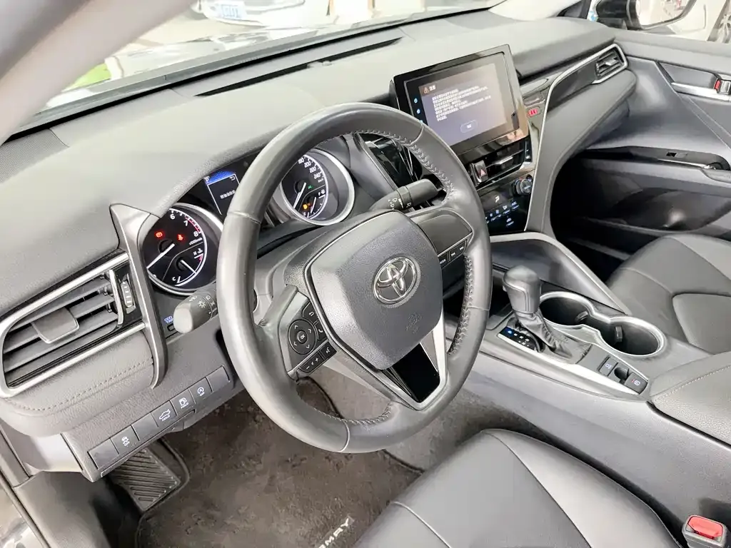 Toyota Camry — фото 9