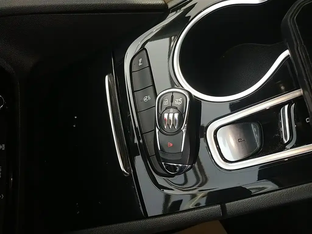 Buick Regal — фото 10