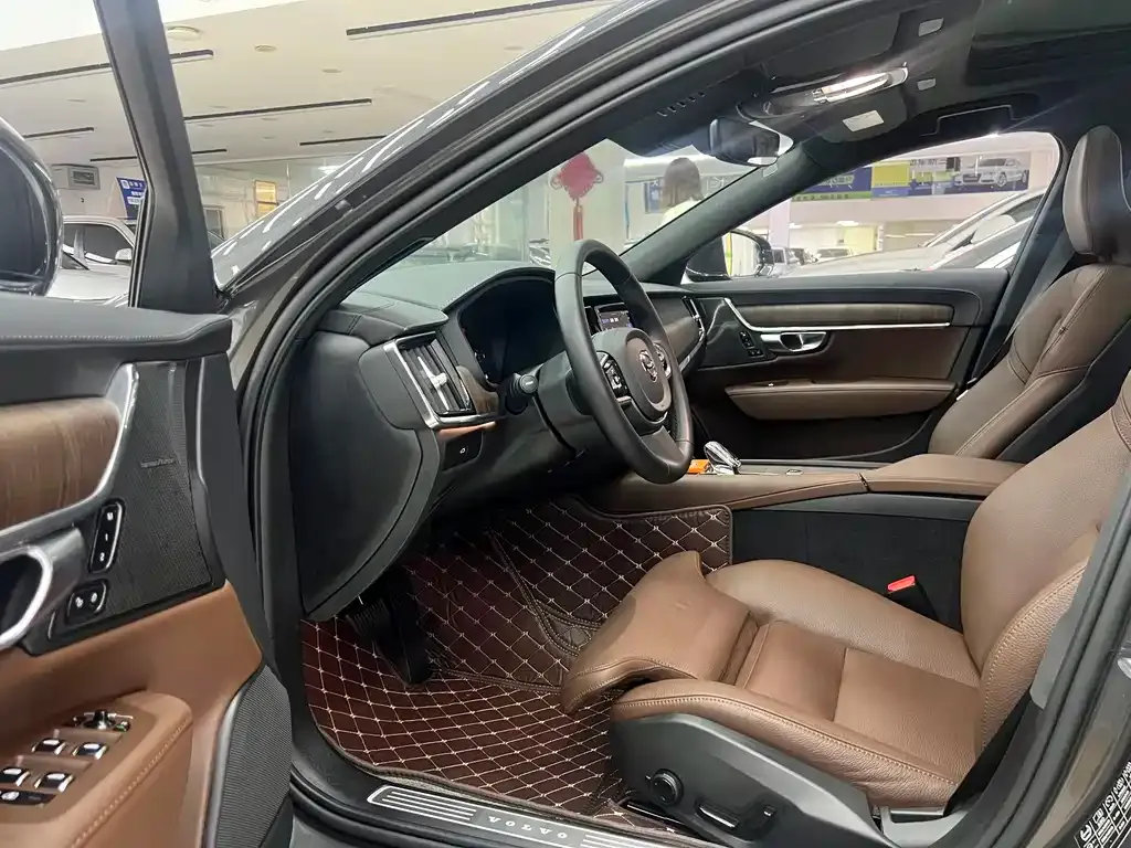 Volvo S90 2025 из CN, фото 6