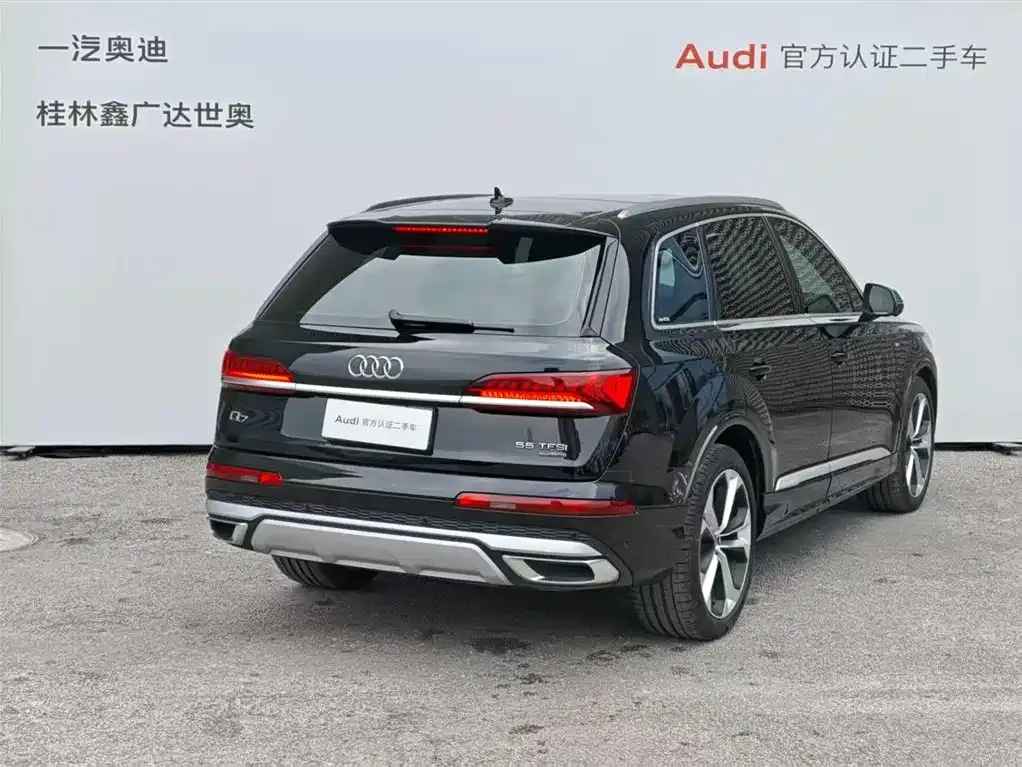 Audi Q7 — фото 10