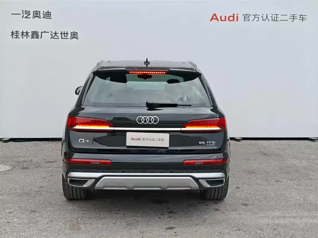 Audi Q7 — фото 9