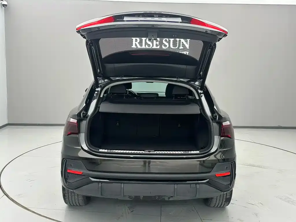 Audi Q3 Sportback 2021 из CN, фото 2