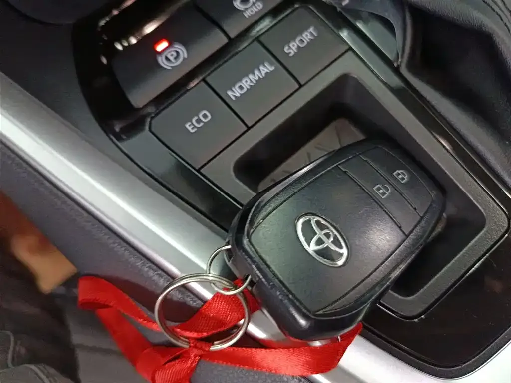 Toyota RAV4 2025 из CN, фото 8