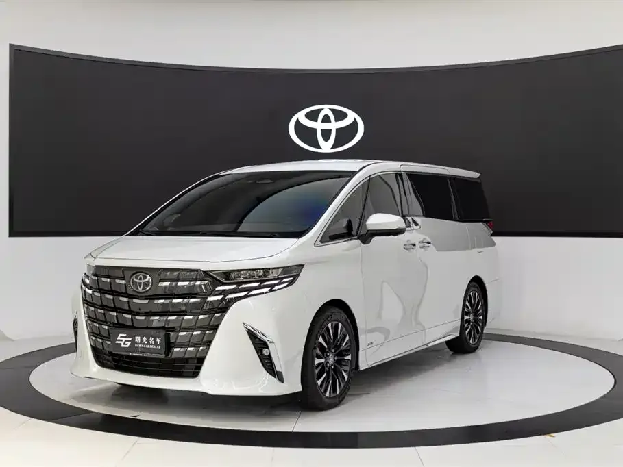Toyota Alphard — фото 1