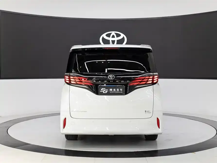 Toyota Alphard — фото 7