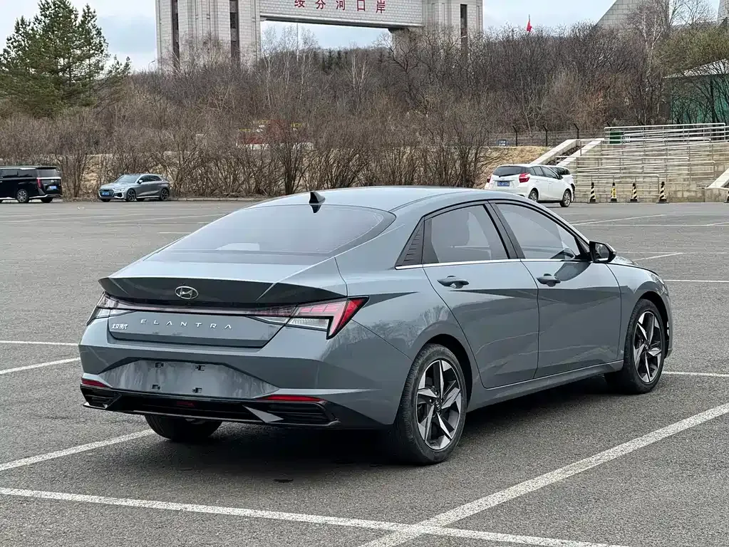 Hyundai Elantra — фото 8