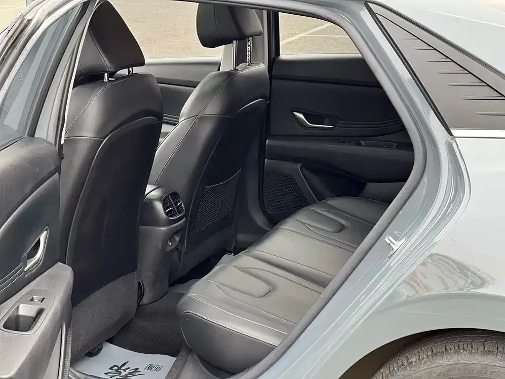 Hyundai Elantra — фото 4