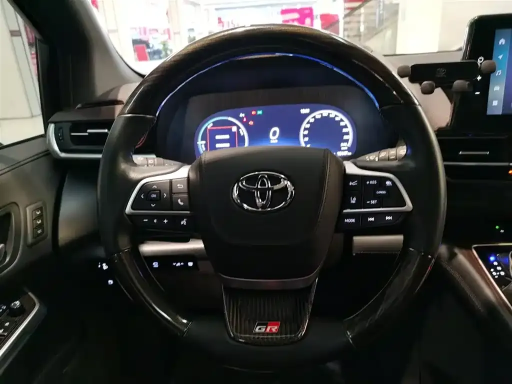 Toyota Granvia — фото 3