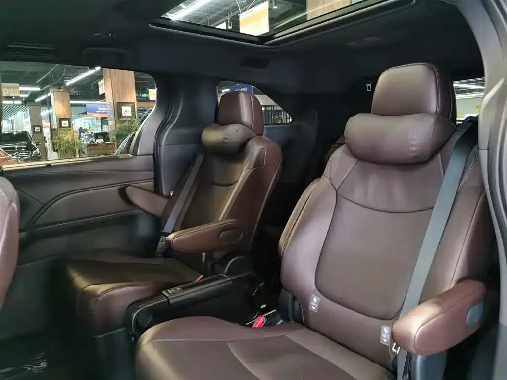 Toyota Granvia — фото 7
