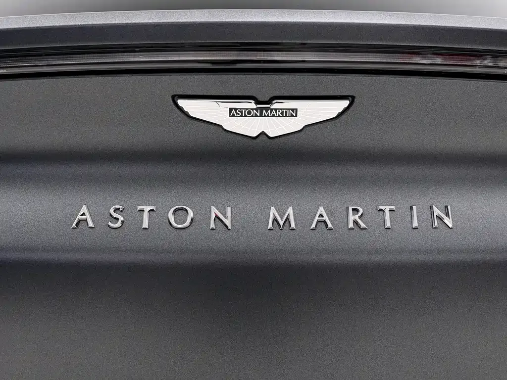 Aston Martin DBX — фото 10