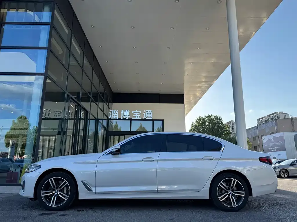 BMW 5 Series — фото 5