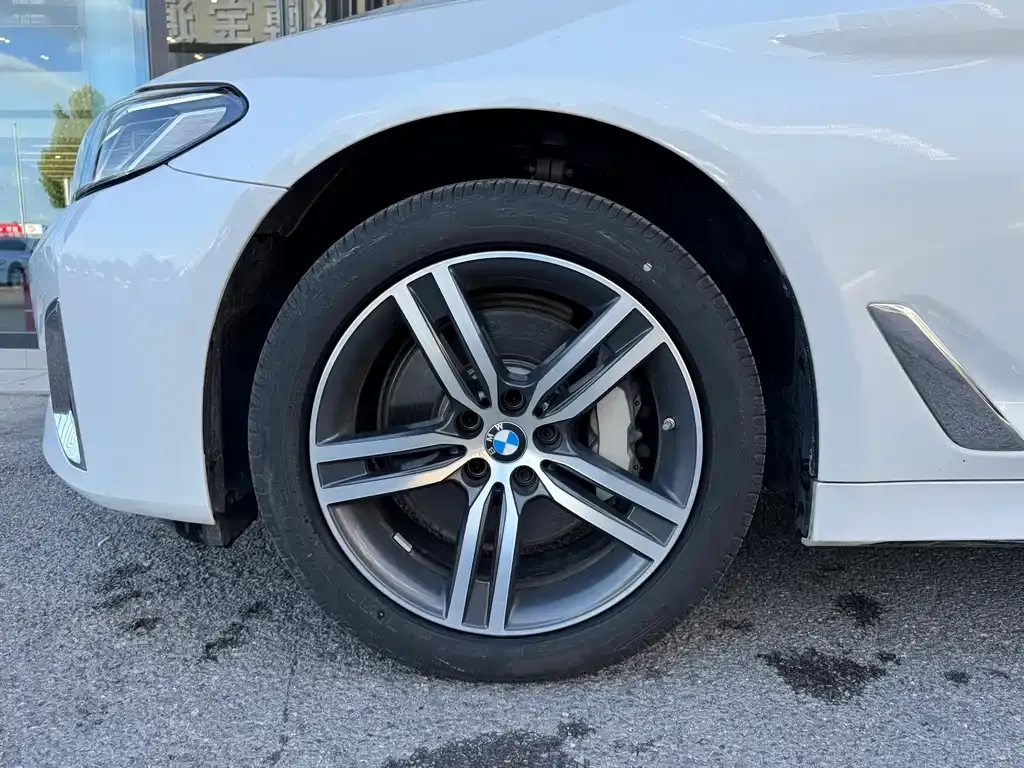 BMW 5 Series — фото 10
