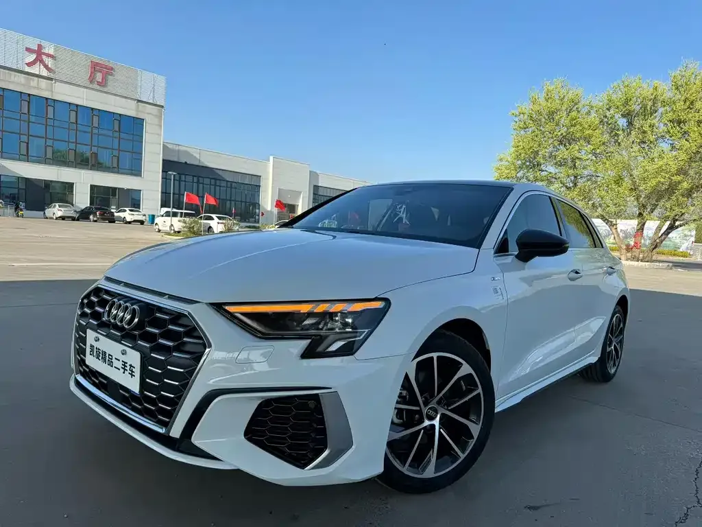 Audi A3 — фото 1