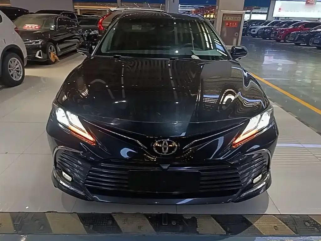 Toyota Camry — фото 4