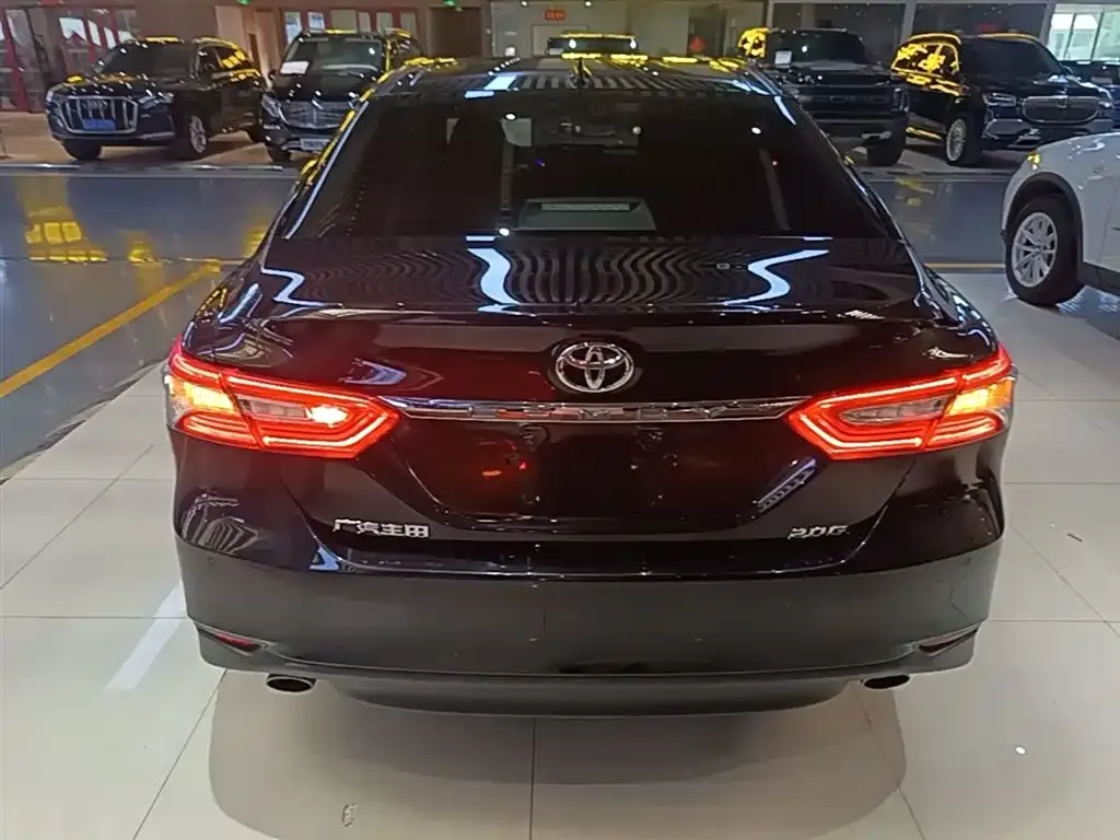 Toyota Camry — фото 9