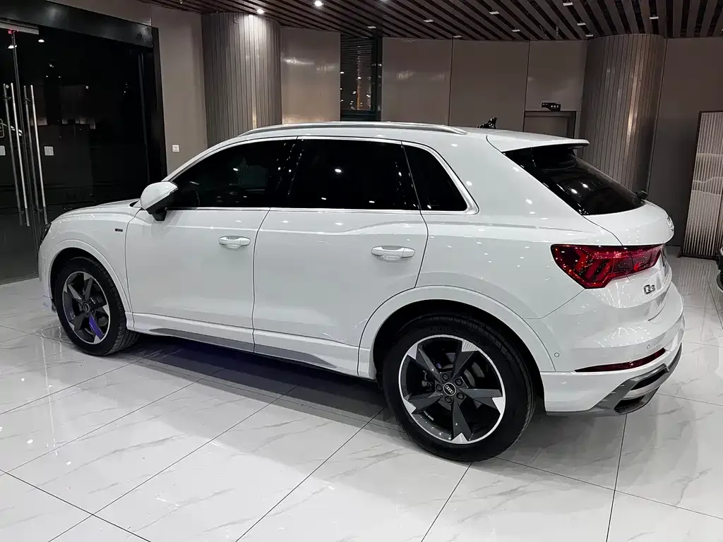 Audi Q3 — фото 9