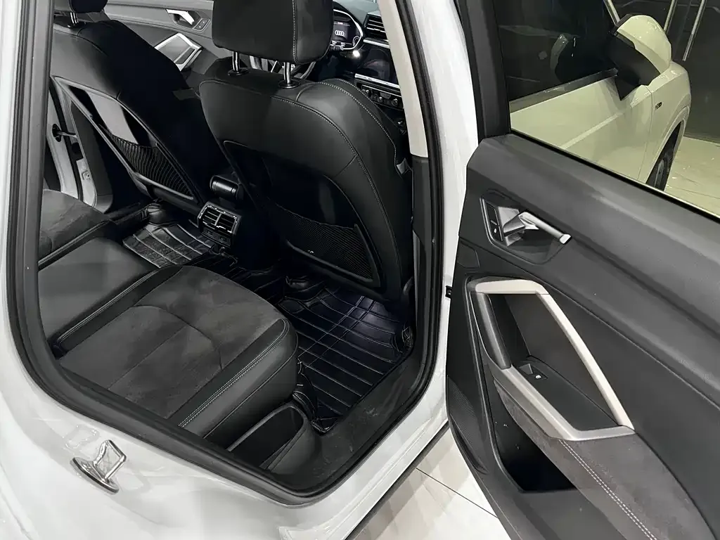 Audi Q3 — фото 10