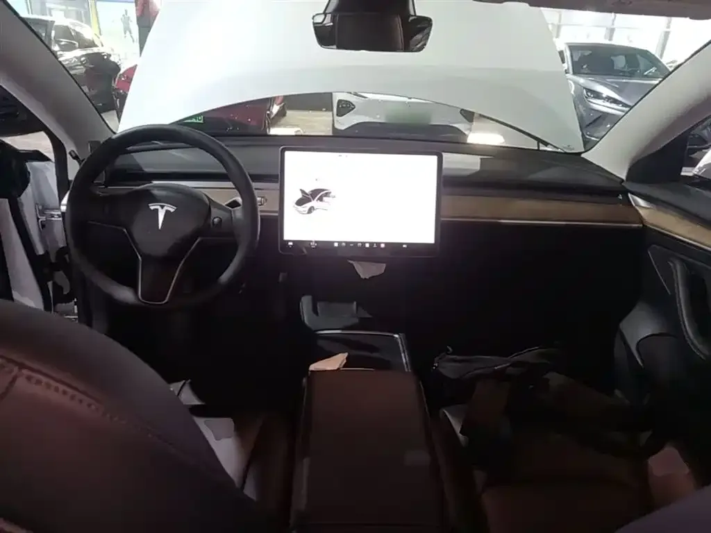 Tesla Model 3 — фото 5