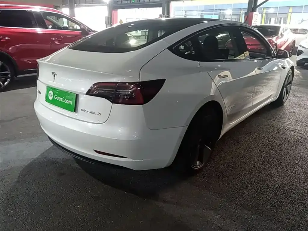 Tesla Model 3 — фото 10