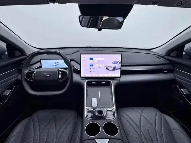 Geely Galaxy L6 — фото 4