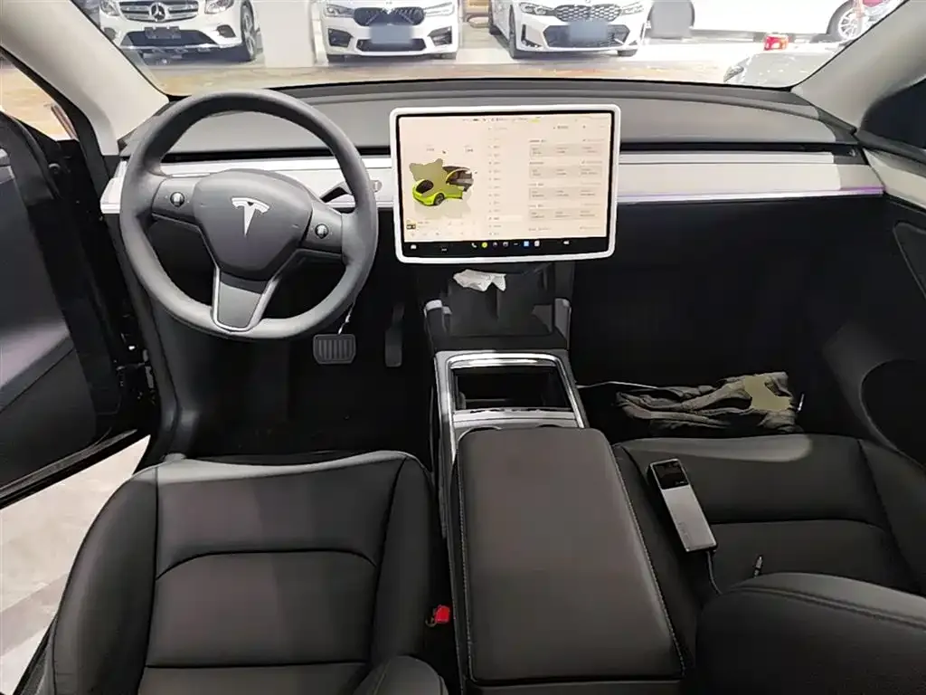 Tesla Model Y — фото 2