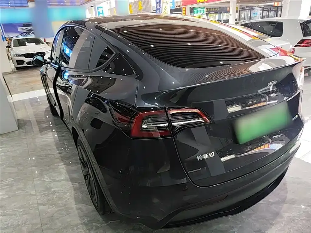 Tesla Model Y — фото 4