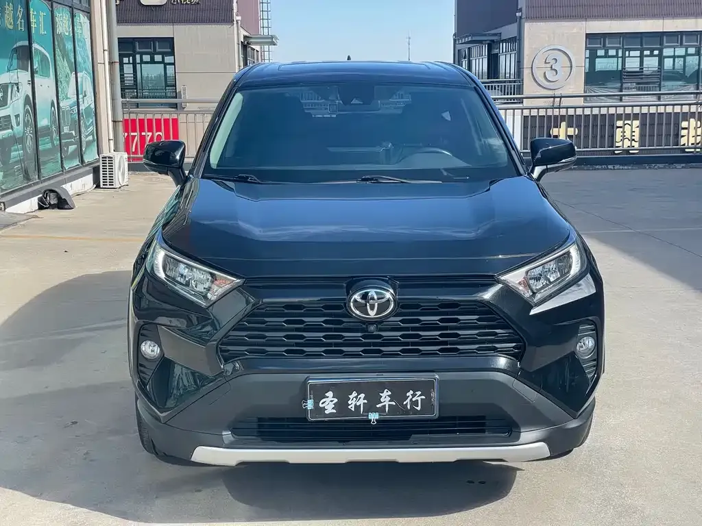 Toyota RAV4 — фото 10
