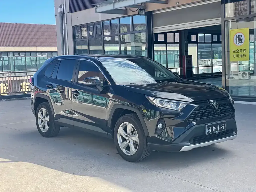 Toyota RAV4 — фото 9