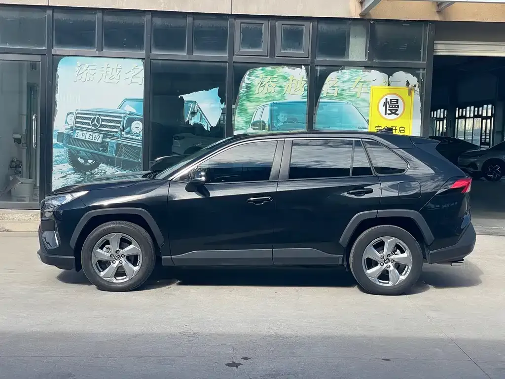 Toyota RAV4 — фото 6