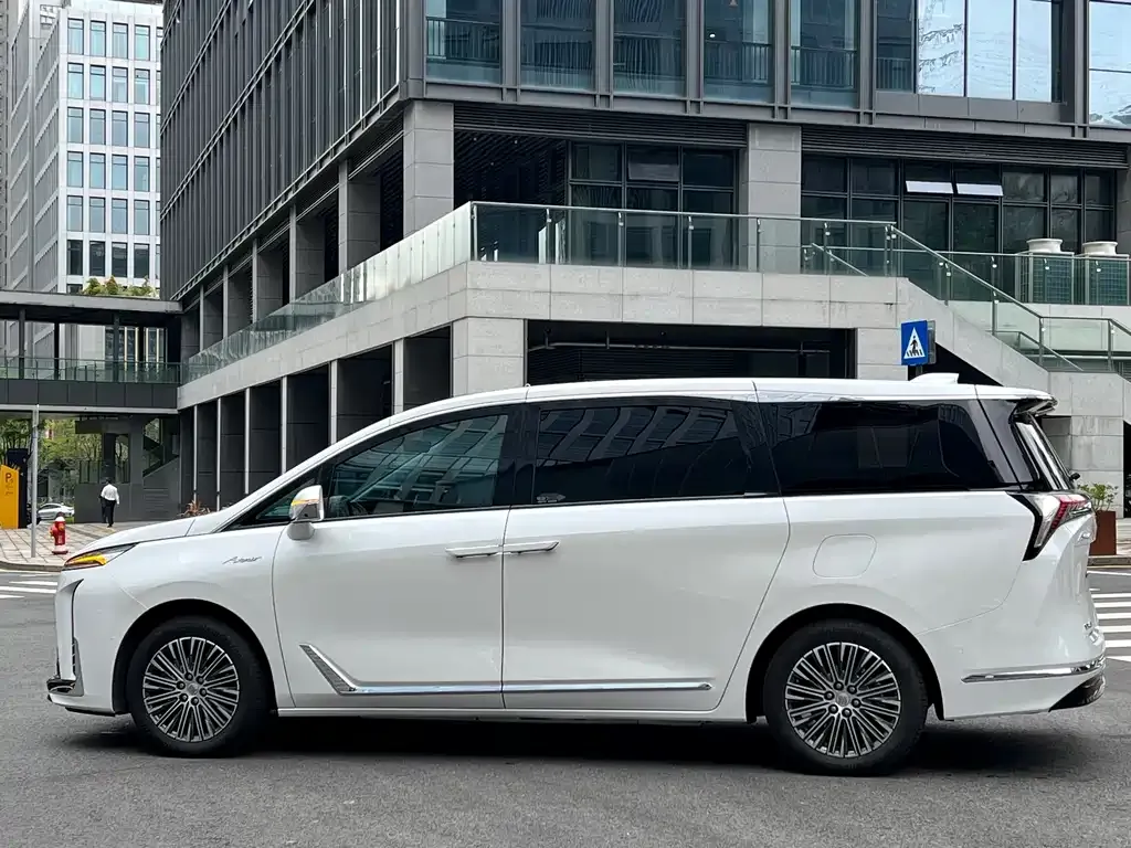 Buick GL8 Hybrid — фото 3
