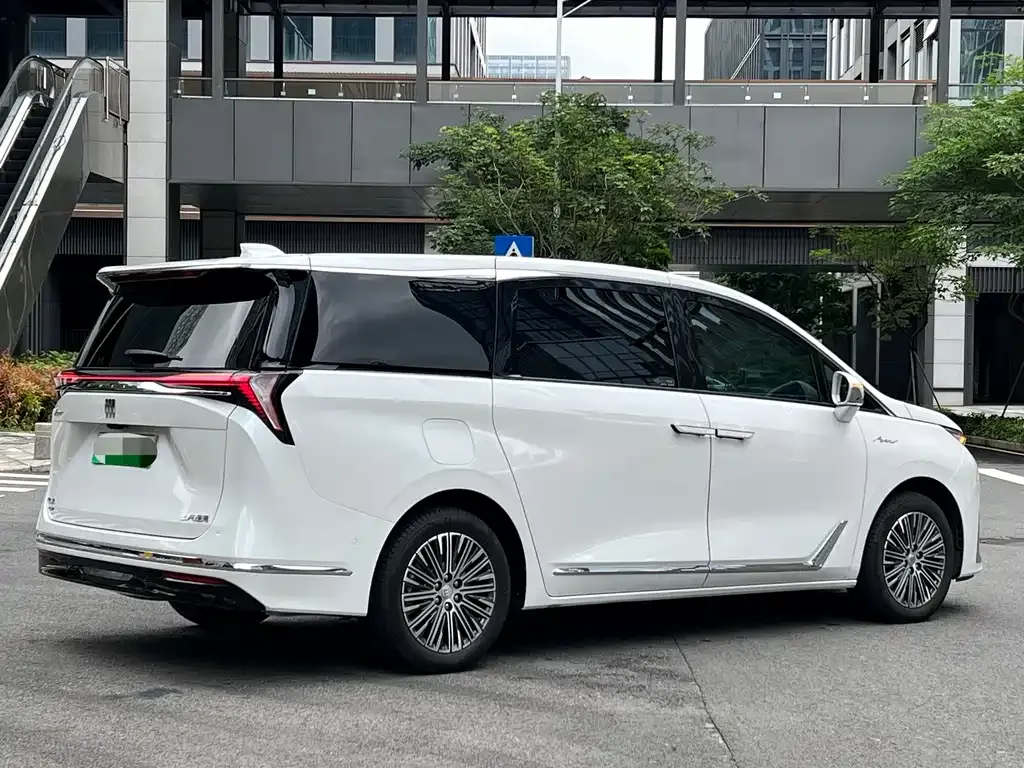 Buick GL8 Hybrid — фото 10