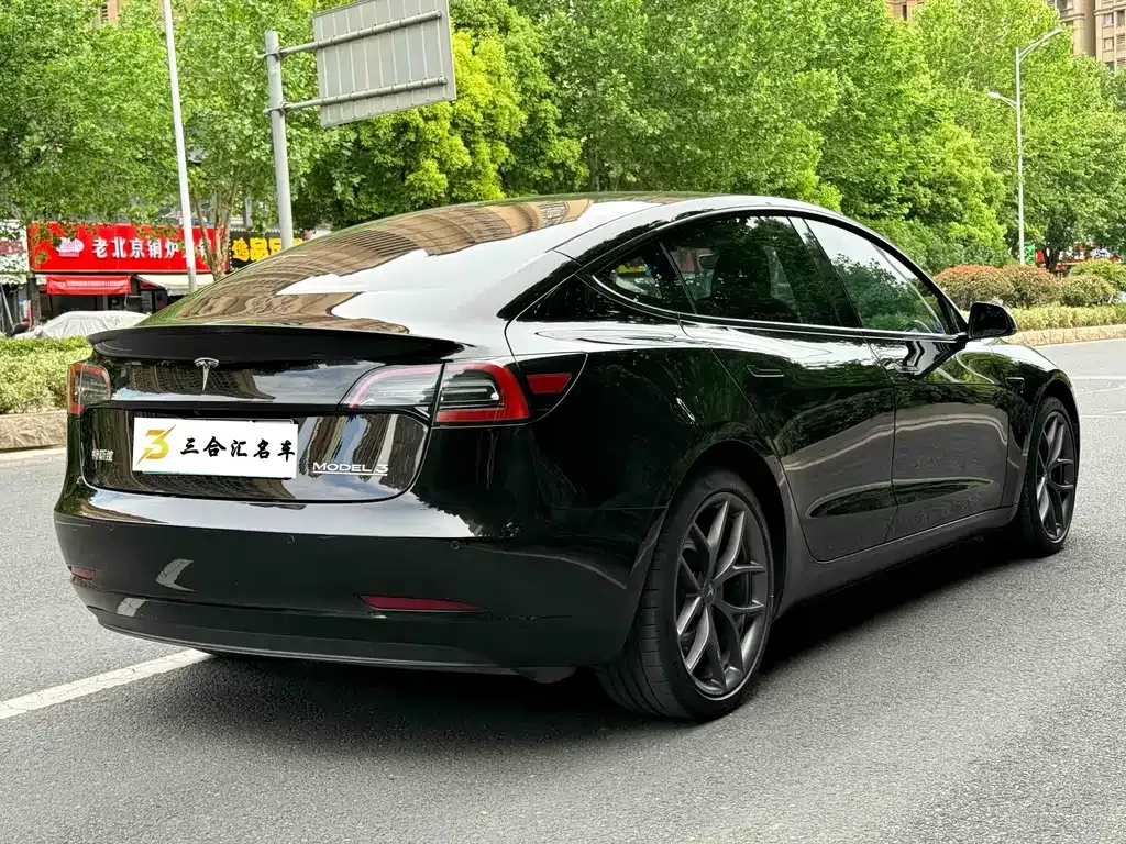 Tesla Model 3 — фото 8