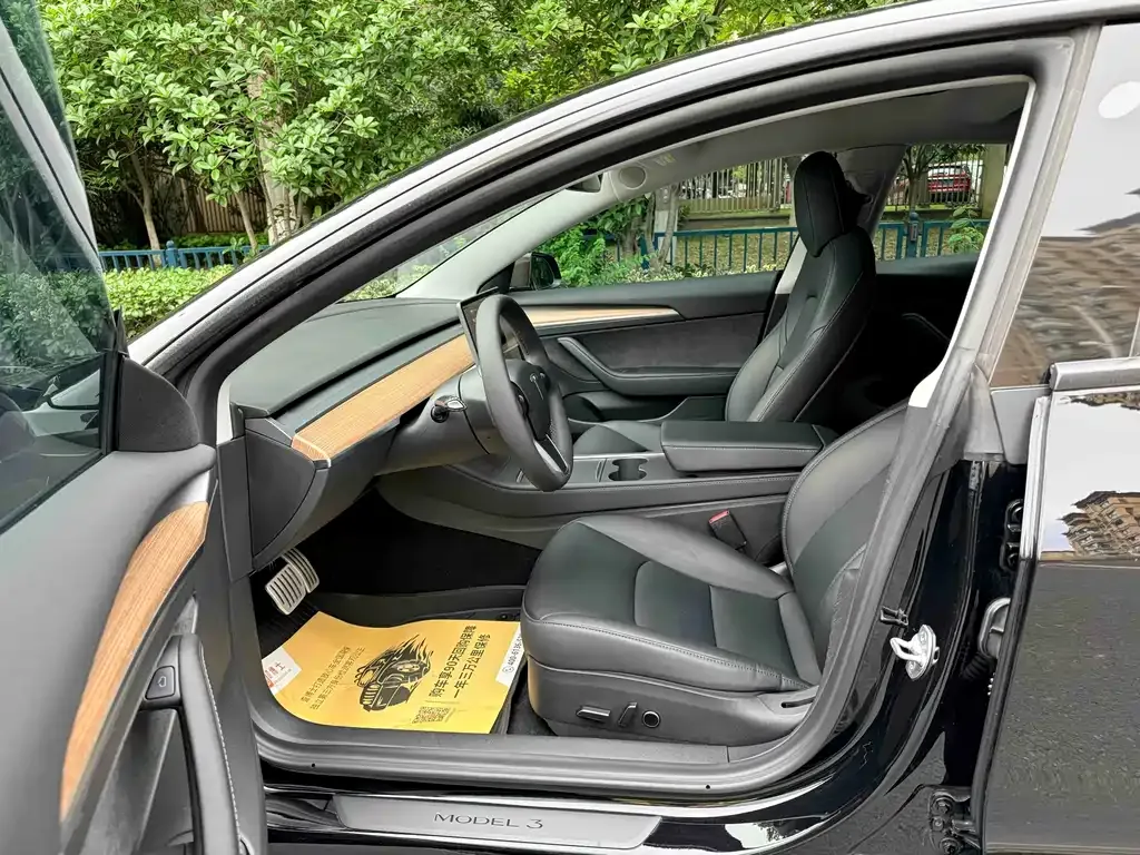 Tesla Model 3 — фото 10